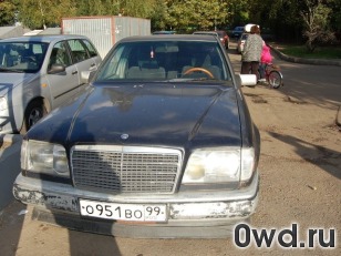 Битый автомобиль Mercedes-Benz 260