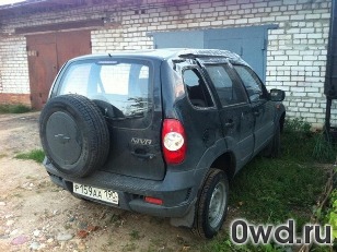 Битый автомобиль Chevrolet Niva