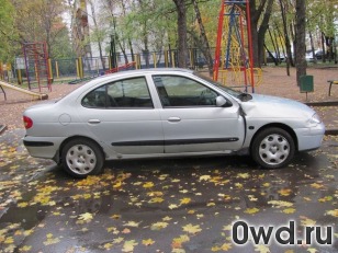 Битый автомобиль Renault Megane