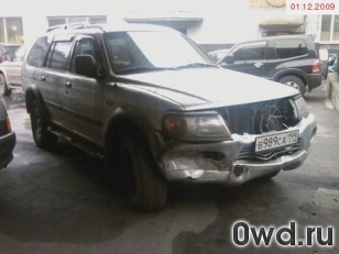 Битый автомобиль Mitsubishi Montero Sport