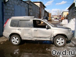 Битый автомобиль Nissan X-Trail