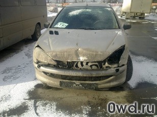 Битый автомобиль Peugeot 206