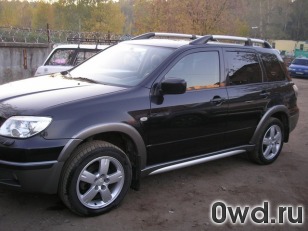 Битый автомобиль Mitsubishi Outlander