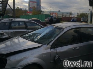 Битый автомобиль Chevrolet Lacetti