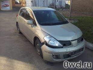 Битый автомобиль Nissan Tiida