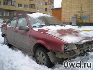 Битый автомобиль Renault 19