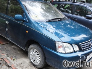 Битый автомобиль Toyota Gaia