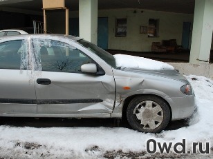 Битый автомобиль Nissan Almera