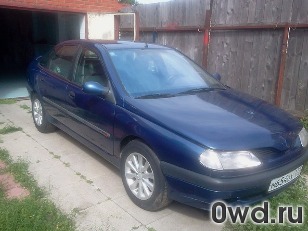 Битый автомобиль Renault Laguna