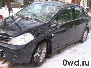 Битый автомобиль Nissan Tiida