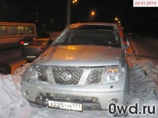 Битый автомобиль Nissan Navara