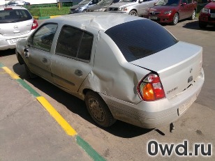 Битый автомобиль Renault Clio