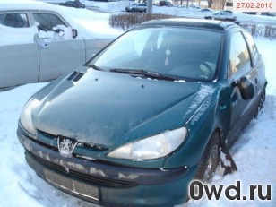 Битый автомобиль Peugeot 206