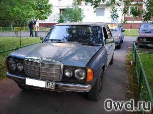 Битый автомобиль Mercedes-Benz 200