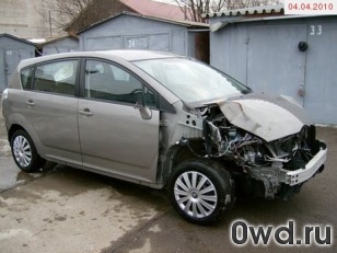 Битый автомобиль Toyota Corolla