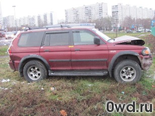 Битый автомобиль Mitsubishi Montero Sport