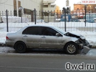 Битый автомобиль Mitsubishi Lancer