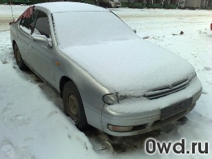 Битый автомобиль Nissan Bluebird