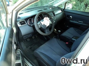 Битый автомобиль Nissan Tiida