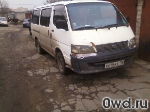 Битый автомобиль Toyota Hiace