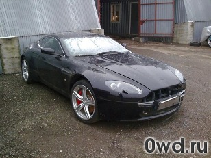 Битый автомобиль Aston Martin V8 Vantage