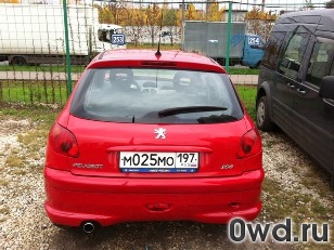 Битый автомобиль Peugeot 206