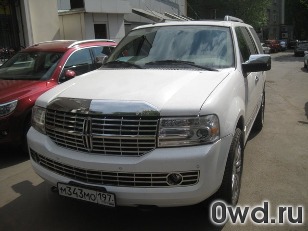 Битый автомобиль Lincoln Navigator