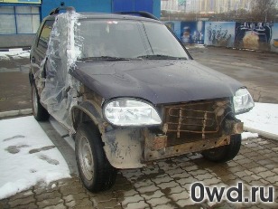 Битый автомобиль Chevrolet Niva