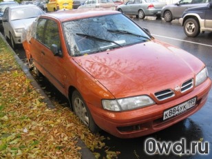 Битый автомобиль Nissan Primera