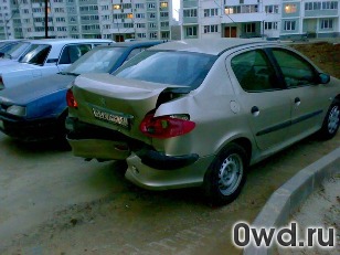 Битый автомобиль Peugeot 206