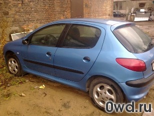 Битый автомобиль Peugeot 206