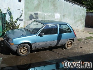 Битый автомобиль Renault 5