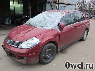 Битый автомобиль Nissan Tiida