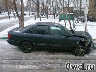 Битый автомобиль Audi 100