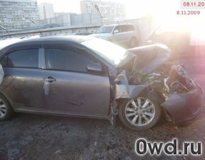 Битый автомобиль Toyota Corolla