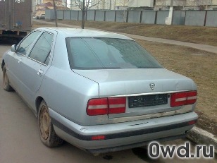 Битый автомобиль Lancia Kappa