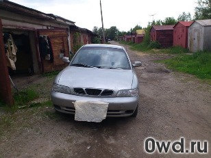 Битый автомобиль Daewoo Nubira