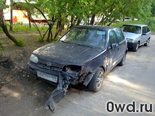 Битый автомобиль Volkswagen Golf