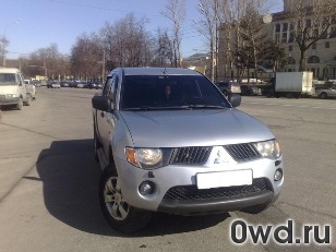 Битый автомобиль Mitsubishi L 200