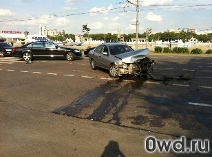 Битый автомобиль Nissan Almera