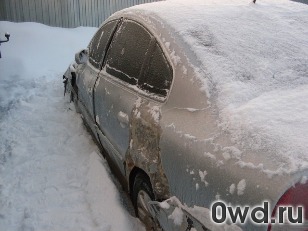 Битый автомобиль Volkswagen Passat