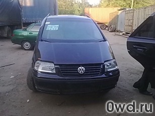 Битый автомобиль Volkswagen Sharan