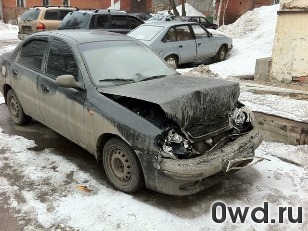 Битый автомобиль Chevrolet Lanos