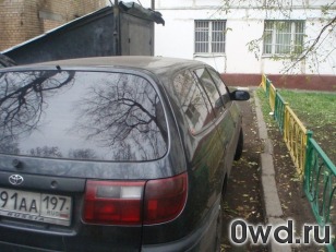 Битый автомобиль Toyota Caldina