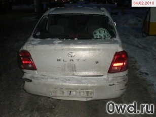 Битый автомобиль Toyota Platz