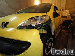 Битый автомобиль Peugeot 107