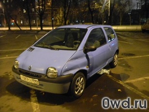 Битый автомобиль Renault Twingo