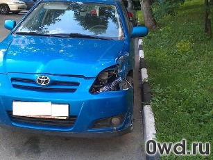 Битый автомобиль Toyota Corolla