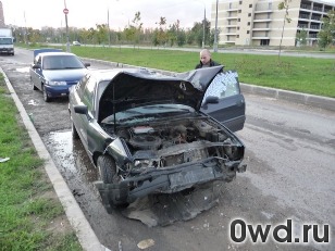 Битый автомобиль Audi 80