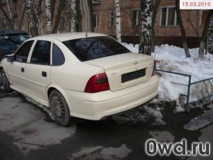 Битый автомобиль Opel Vectra